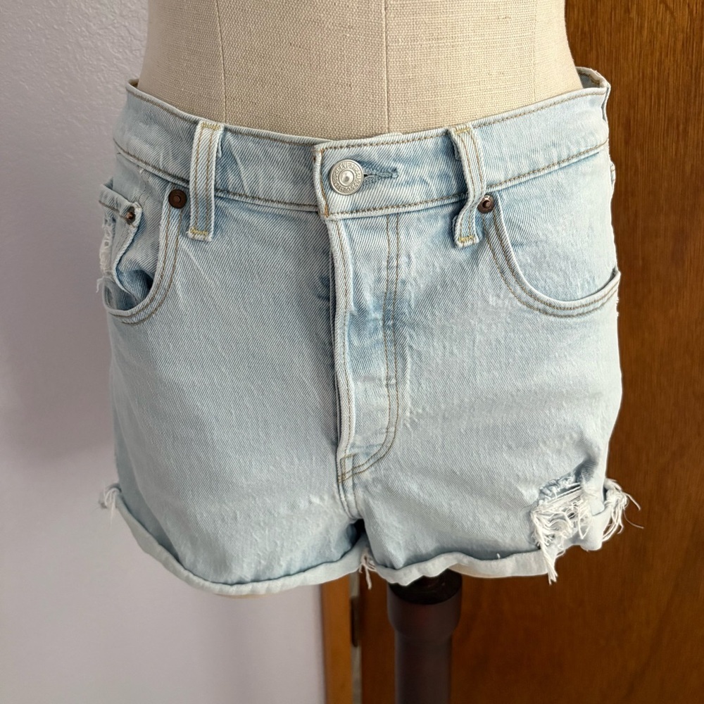 LEVIS sz 31 Light Wash Rib Cage Blue Denim Jeans Shorts w/Stretch Button Fly